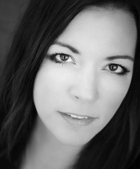 Zum Profil der Autorin Katie Jay Adams